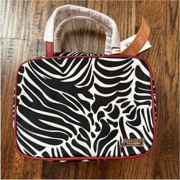 NWT Ricardo Beverly Hills
BOUTIQUE
makeup case - Picture 6 of 6